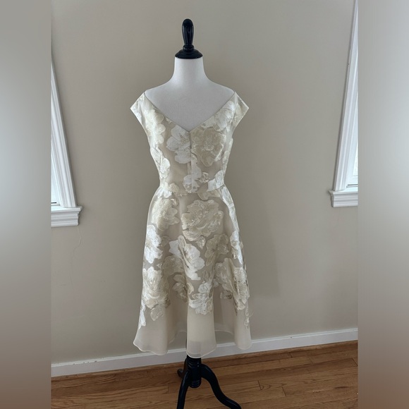 Lela Rose Ivory Off-Shoulder V-Neck Metallic Fil Coupe Floral Dress NWT – Size 4 - Picture 1 of 7